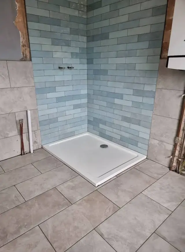 Bathroom tiling in Swansea: blue brick grey floor