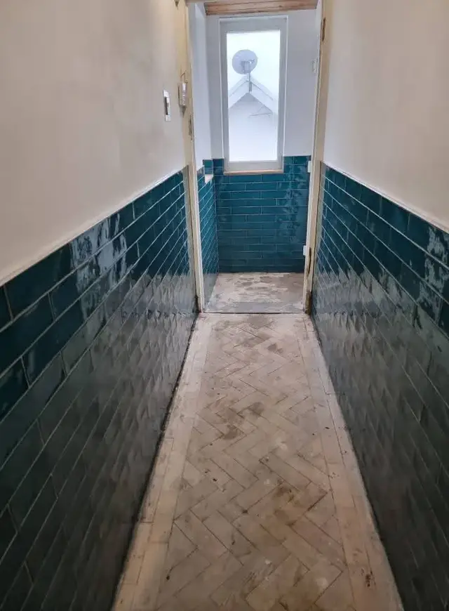 Floor tiling in Swansea: turqoise walls
