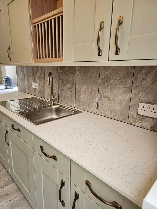 Kitchen tiling in Swansea: grey