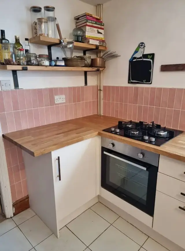 Kitchen tiling in Swansea: pink small tiles