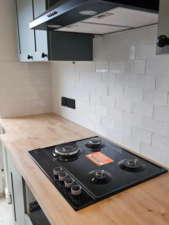 Kitchen tiling in Swansea: white brick